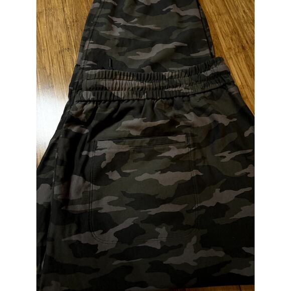 Athleta Camo Farallon Jogger Plus Sz 26 NWT $98 UPF Breathable Drawstring Pocket - Picture 6 of 7